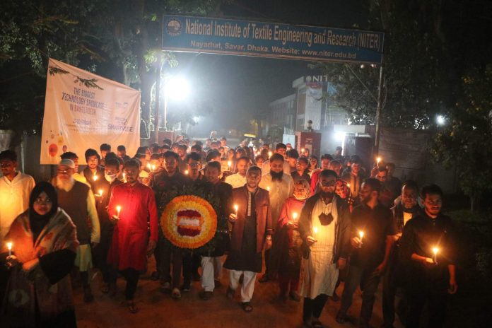 অমর একুশের প্রথম প্রহরে ভাষা শহীদদের প্রতি নিটারের শিক্ষক, কর্মকর্তা ও বিভিন্ন ক্লাবের বিনম্র শ্রদ্ধা নিবেদন।