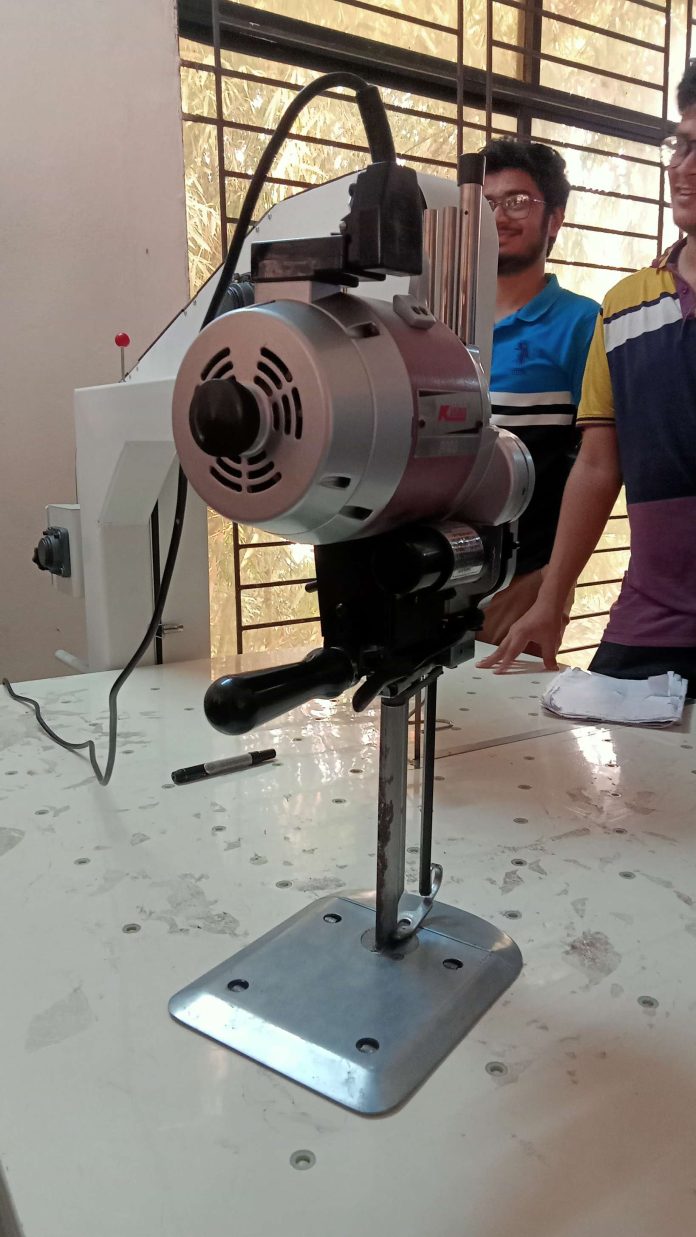 Straight Knife cutting machine